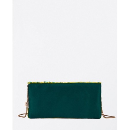 CLUTCH CON SOLAPA,ROMBOS BORDADO.