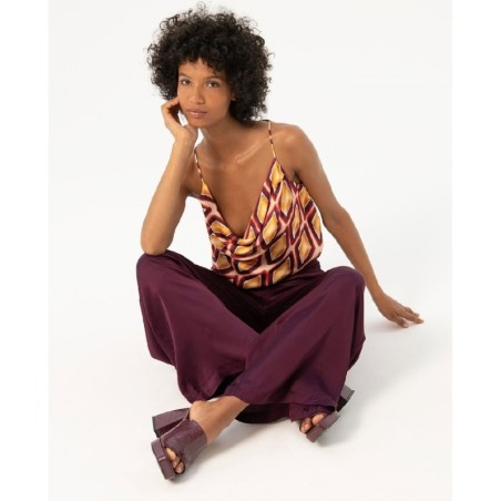 PANTALÓN ANCHO SATINADO LISO.