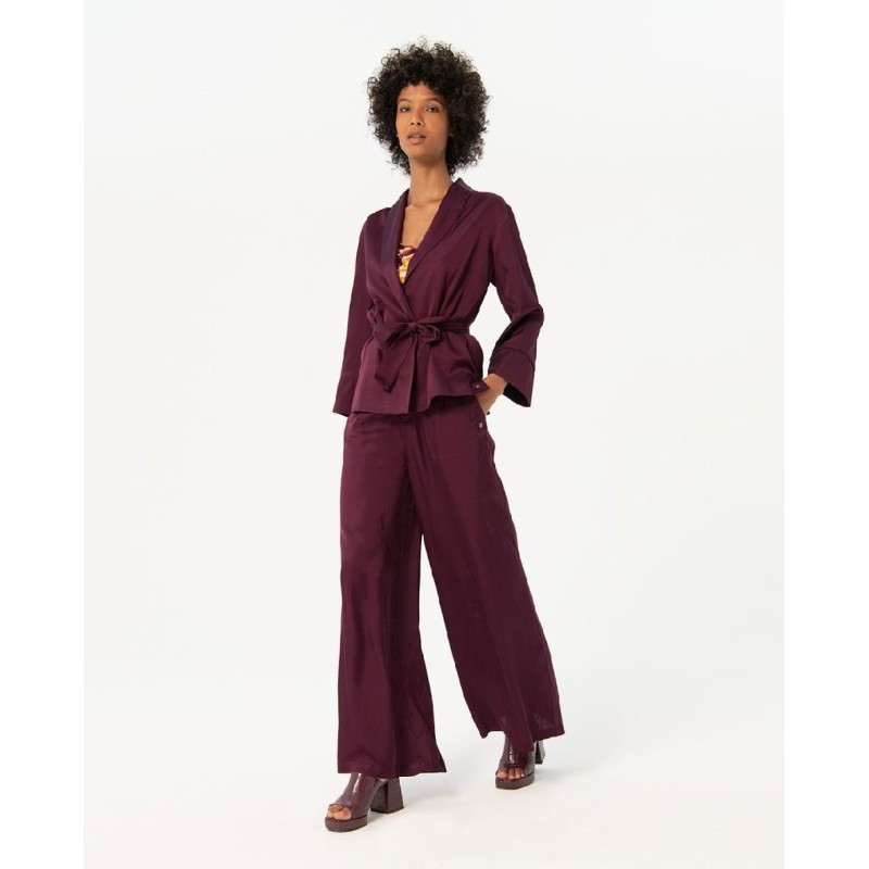 PANTALÓN ANCHO SATINADO LISO.