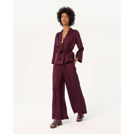 PANTALÓN ANCHO SATINADO LISO.