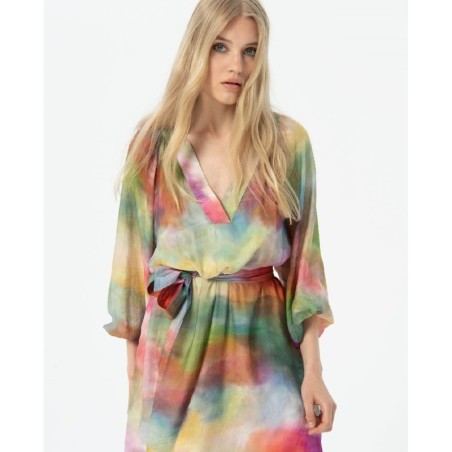 VESTIDO MIDI OVERSIZE CON CINTURÓN ESTAMPADO.