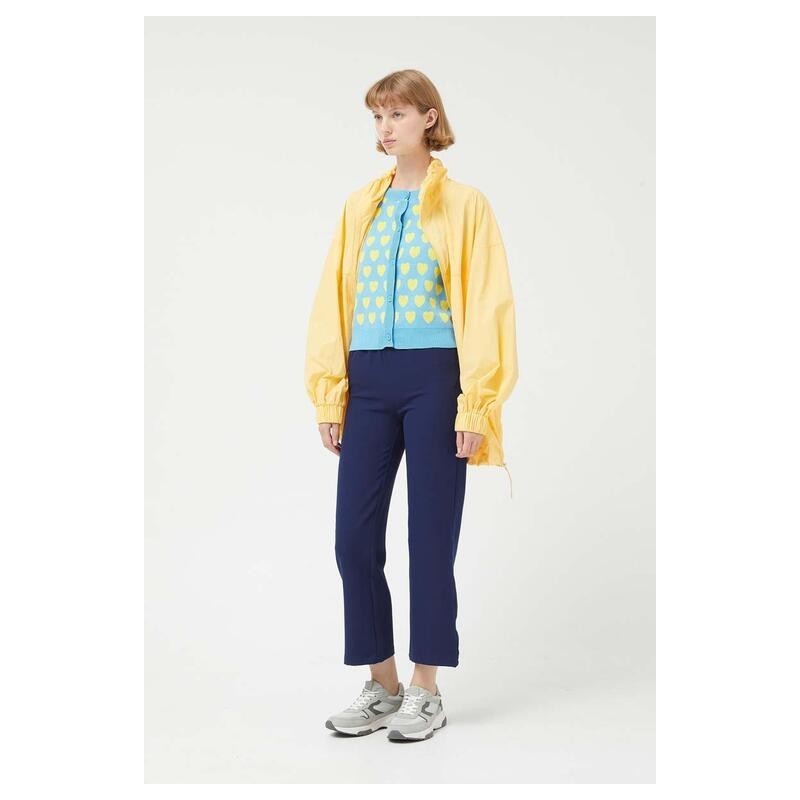 CHAQUETA ESTAMPADA CORAZONES AZUL.