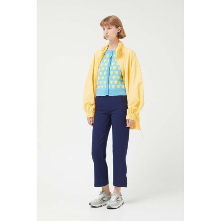 CHAQUETA ESTAMPADA CORAZONES AZUL.