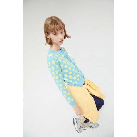 CHAQUETA ESTAMPADA CORAZONES AZUL.