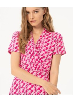 Vestido escote cruzado, largo sobre rodilla fucsia 2