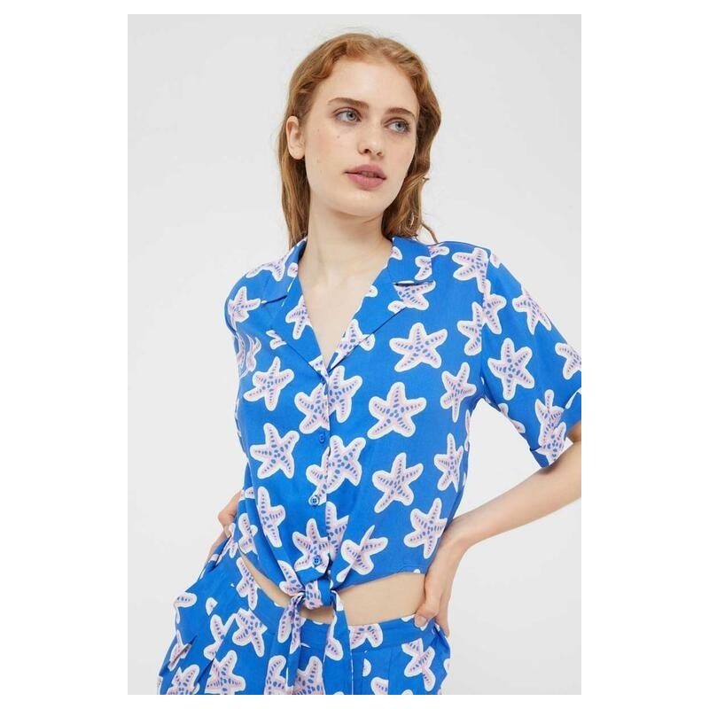 CAMISA CORTA VISCOSA LENZING ECOVERO CON ESTAMPADO DE ESTRELLAS.