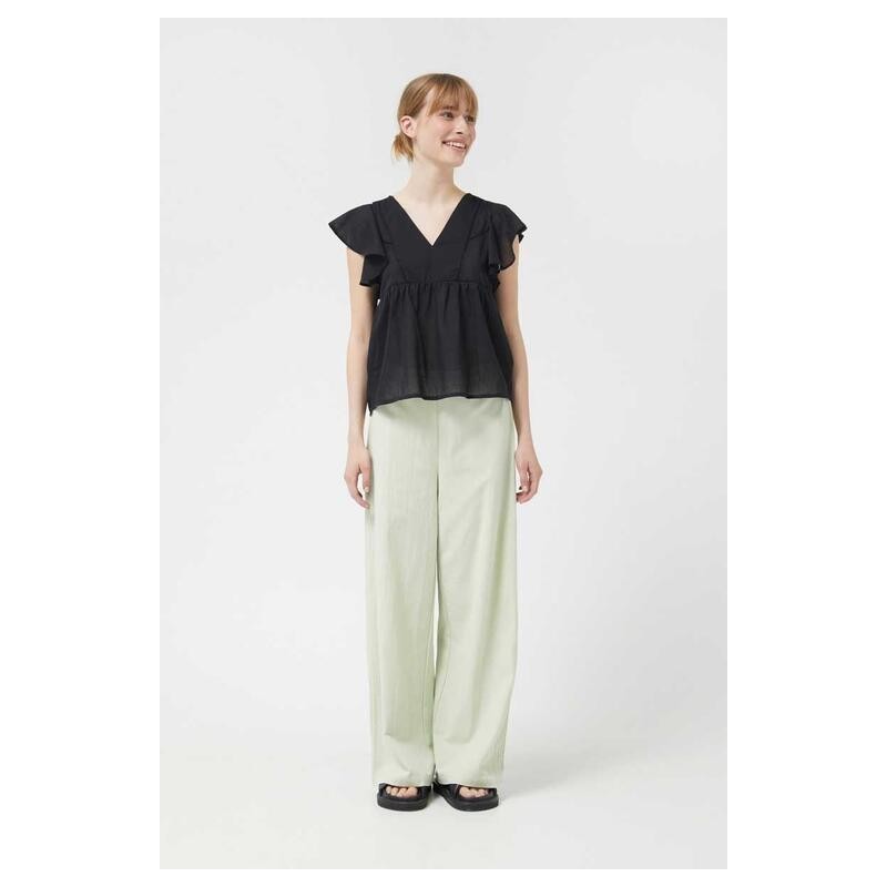 TOP ESCOTE PICO SIN MANGAS.