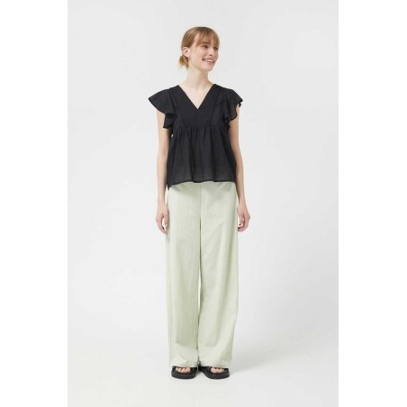 TOP ESCOTE PICO SIN MANGAS.