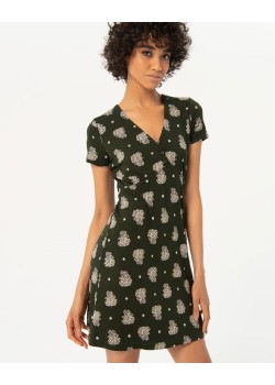 Vestido estilo skater, escote pico de manga corta. 2