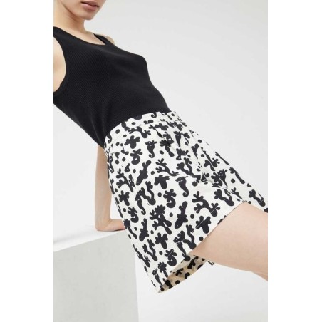 SHORT ESTAMPADO CORAL.