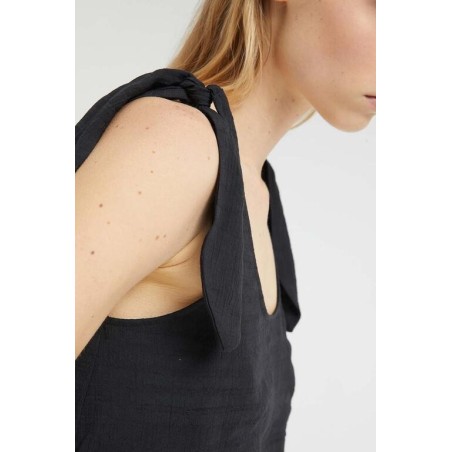 TOP TIRANTES LAZADA NEGRO.