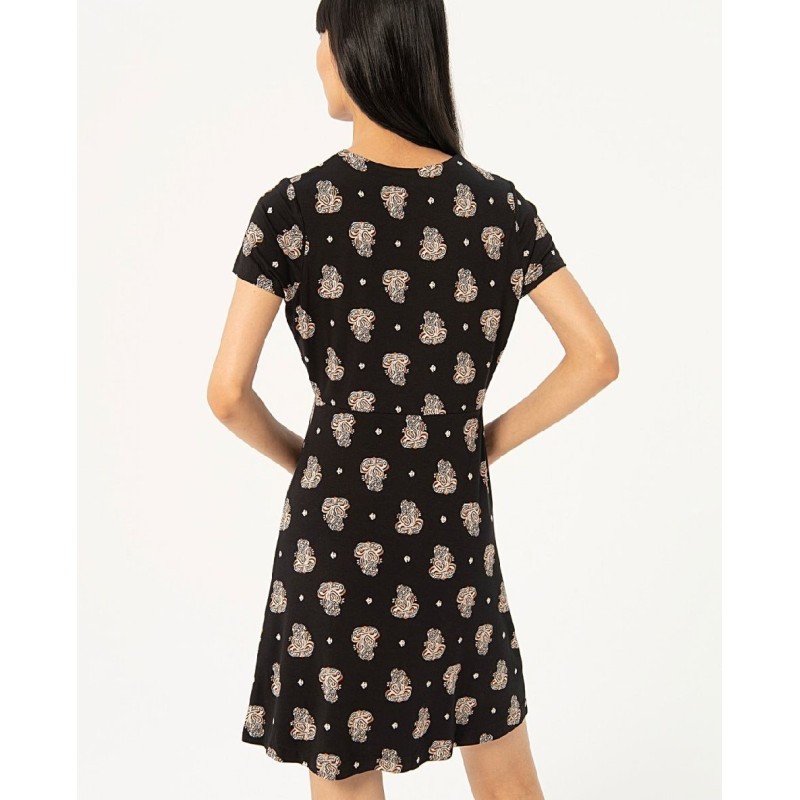 VESTIDO ESTILO SKATER CORTO,ESCOTE V.