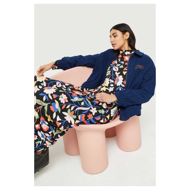 Vestido largo de punto estampado floral grande.