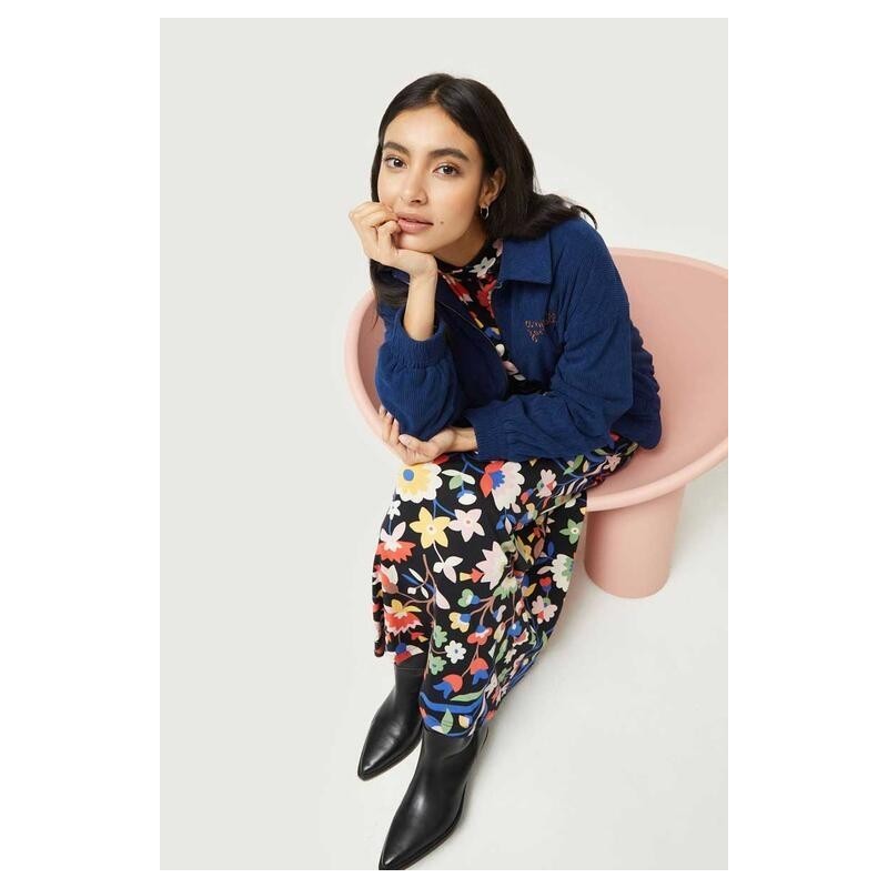 Vestido largo de punto estampado floral grande.