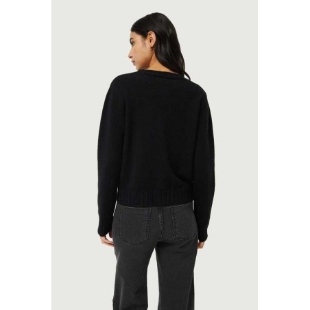 Cárdigan con detalle de corazones.