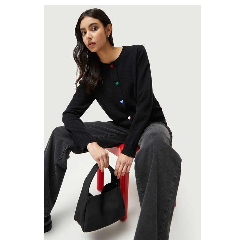 Cárdigan con detalle de corazones.