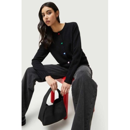 Cárdigan con detalle de corazones.