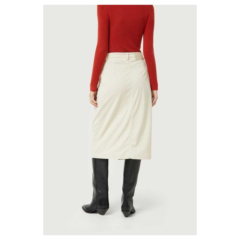 Falda midi de pana blanca.