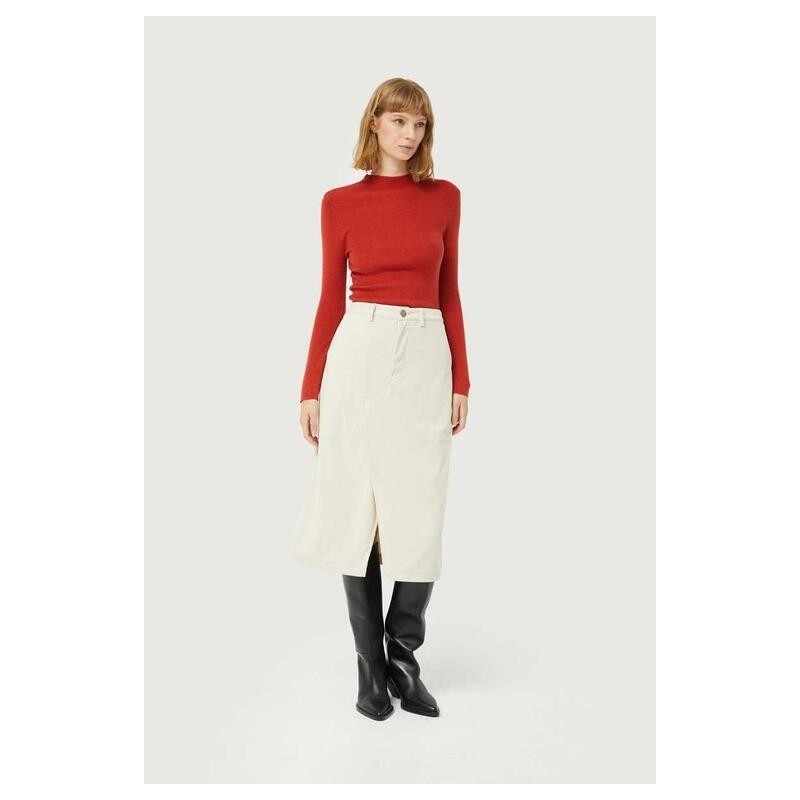 Falda midi de pana blanca.