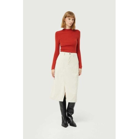 Falda midi de pana blanca.