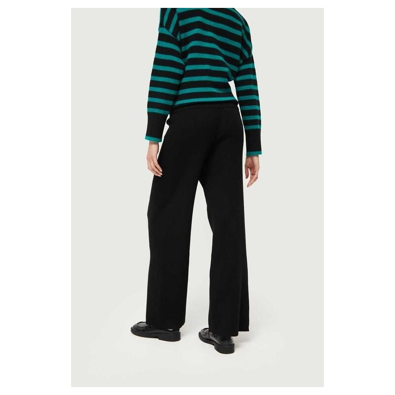 Pantalón recto de punto.