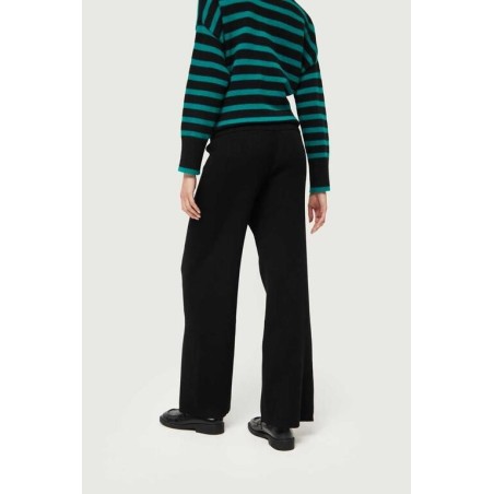 Pantalón recto de punto.