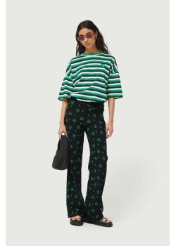 Pantalón recto con estampado de corazones verdes. 2