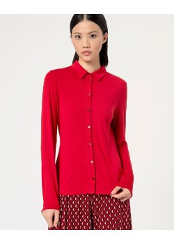 Camisa entallada, manga larga.