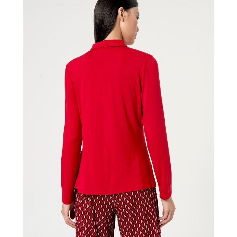 Camisa entallada, manga larga.