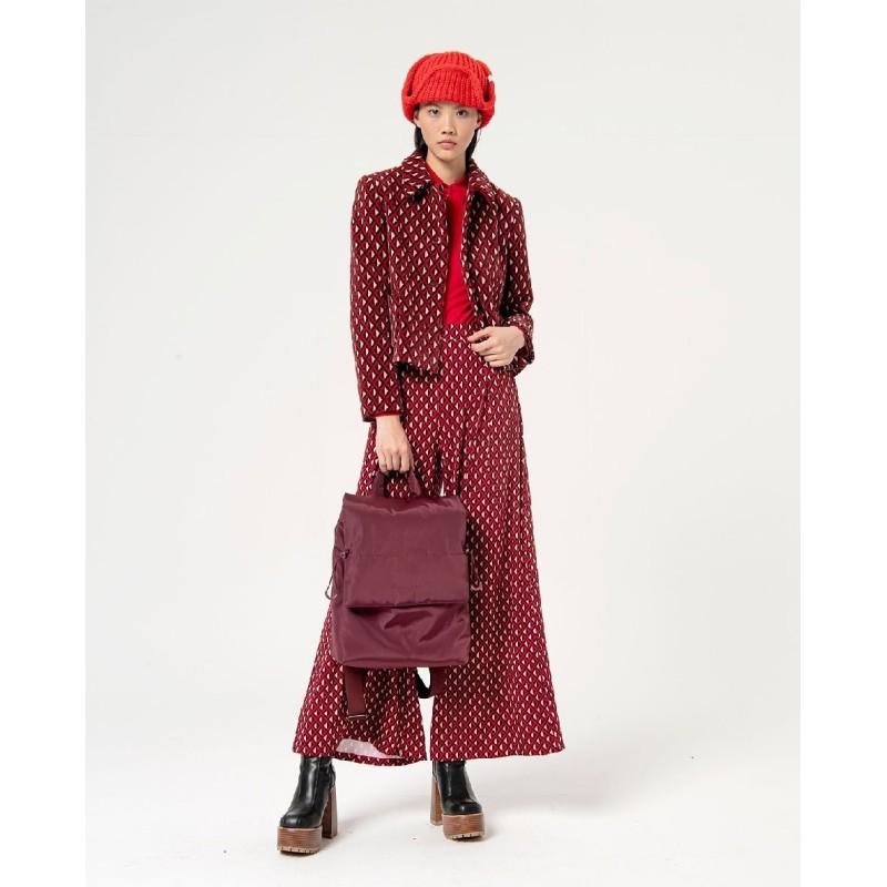 Camisa entallada, manga larga.