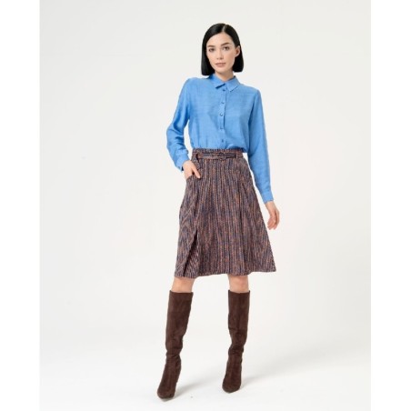 Camisa bajo redondeado.