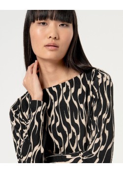 Vestido escote barco con vuelo. 2