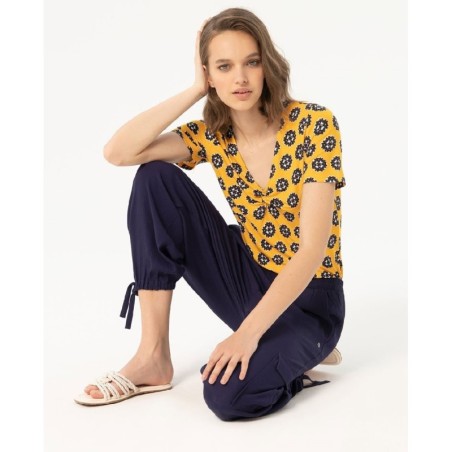 Pantalón largo estilo cargo.