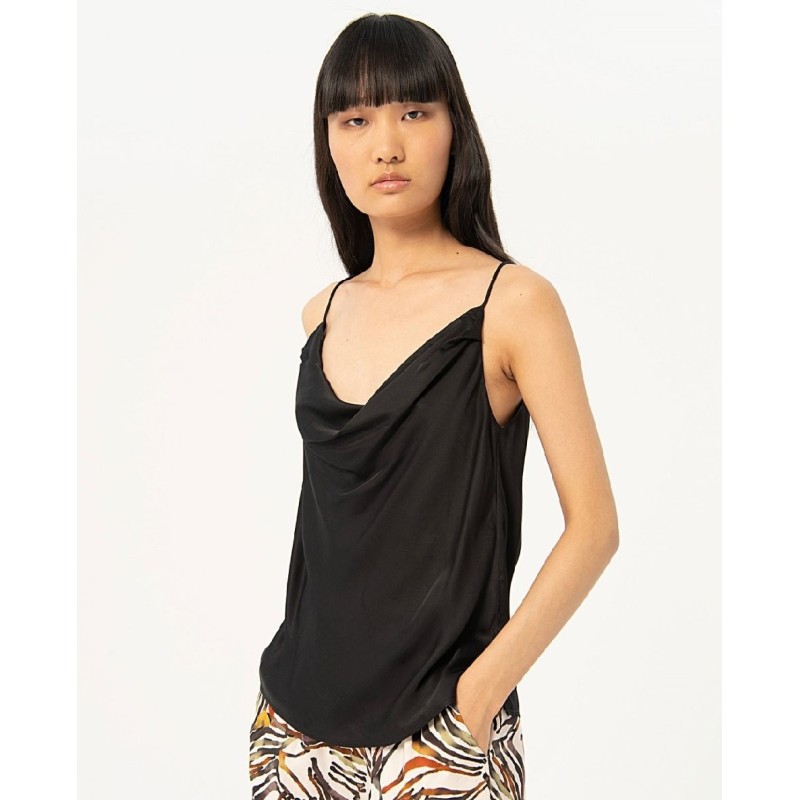 Top de tirantes con escote drapeado.