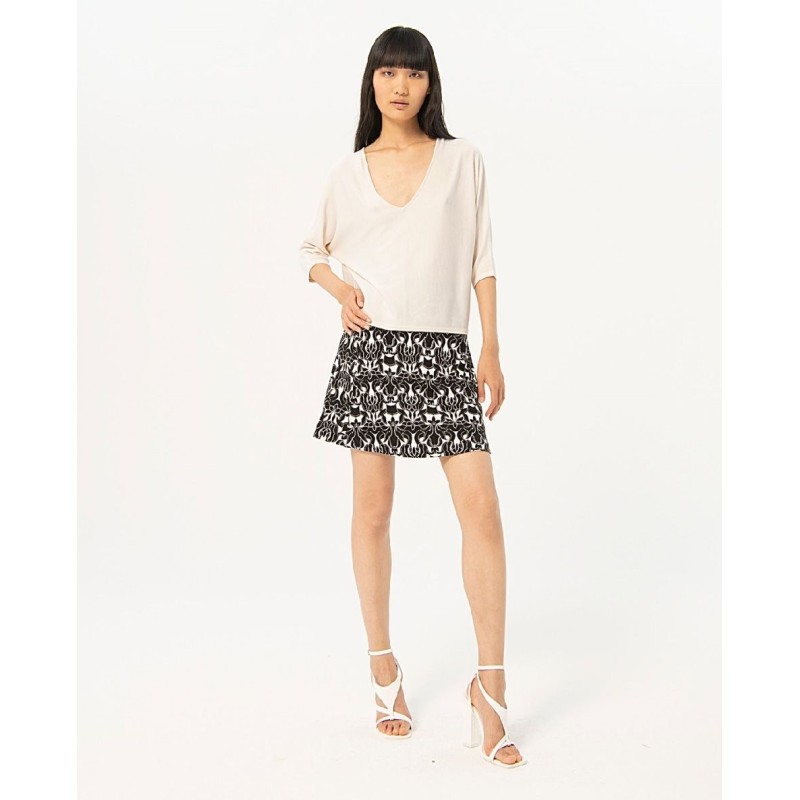 Jersey escote pico,manga murciélago blanco.