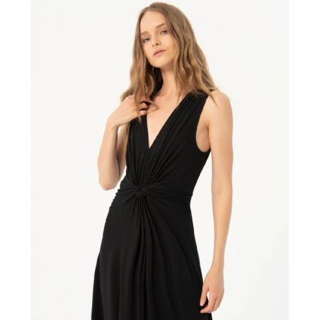 Vestido largo con nudo  fruncido delantero,negro.