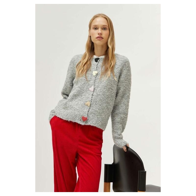 Cárdigan detalle de corazones grandes.