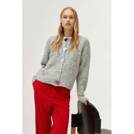 Cárdigan detalle de corazones grandes.