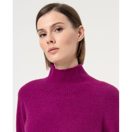 Jersey cuello alto manga ranglán.