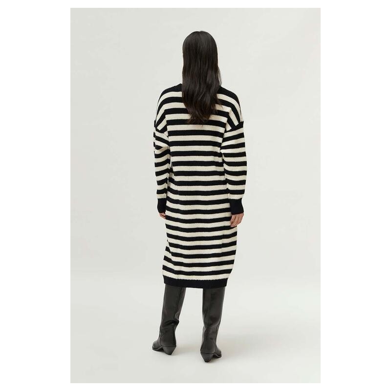 Vestido de punto rayas negras.