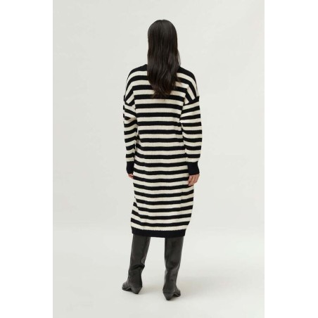 Vestido de punto rayas negras.