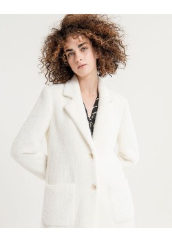 Abrigo largo entallado con solapas. 2