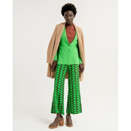 Camisa entallada elástica y lisa.