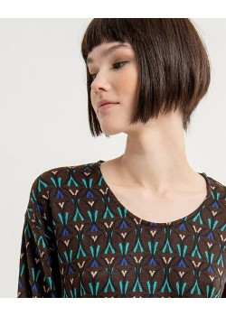 Camiseta estilo oversize,cuello redondo. 2