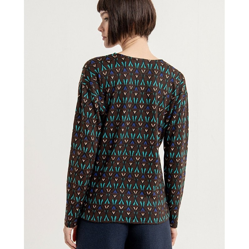 Camiseta estilo oversize,cuello redondo.