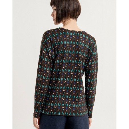 Camiseta estilo oversize,cuello redondo.