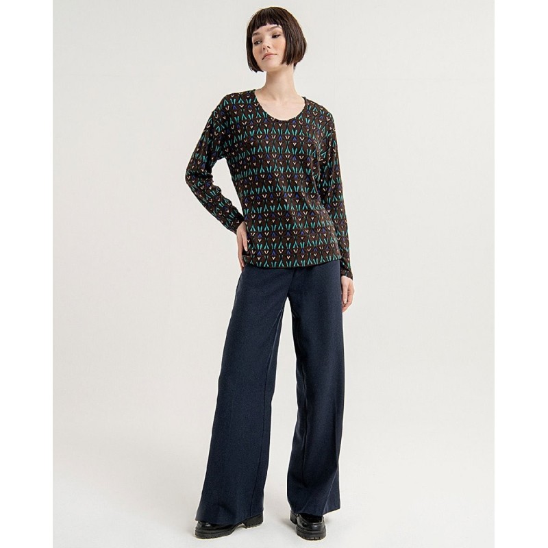 Camiseta estilo oversize,cuello redondo.