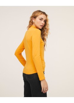 Camiseta con manga larga y cuello alto. 2