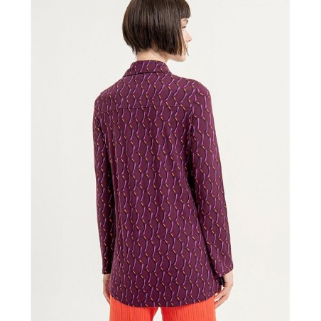 Camisa básica amplia estampada.