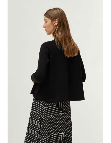 Jersey evasé cuello mock.